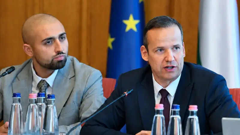 Most minden szem Toroczkai László bizottságára szegeződik – vajon borulnak a dominók?