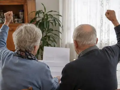 Sávos nyugdíjemelés 2027: itt vannak a hivatalos számok, januártól lép életbe