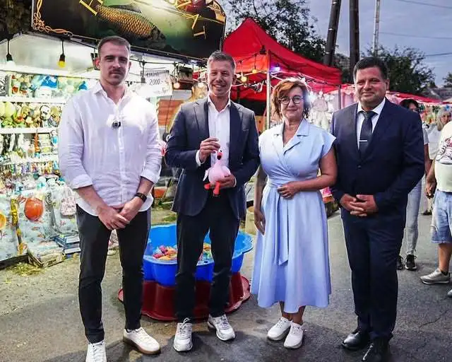 Magyar Péter váratlan dolgot tett, amíg ellene tüntettek – Ilyen se volt még!