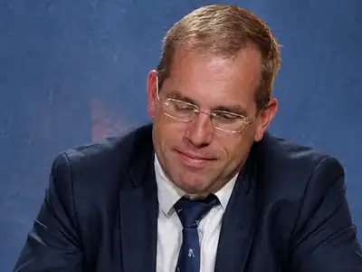 Ruff Bálint egy tolvonással elvette Orbán ékkövét a gyönyörű luxuspalotát