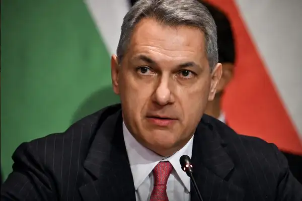 Egykor Orbán utódjaként emlegették, most minimálbérre vágták Lázár János parlamenti fizetését