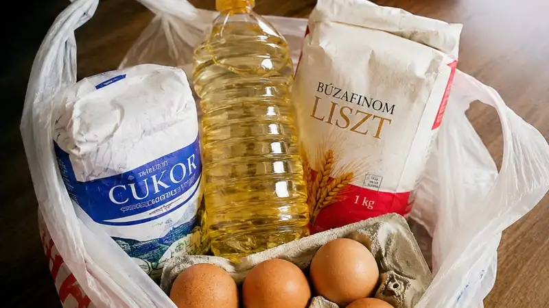 Jön a változás a boltokban! Ennyi lesz a cukor, az étolaj, a liszt és a tojás ára szeptembertől