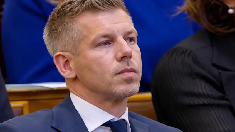 Egy ilyen képre fél éve elképzelhetetlen lett volna, Magyar Péter váratlanul meglépte