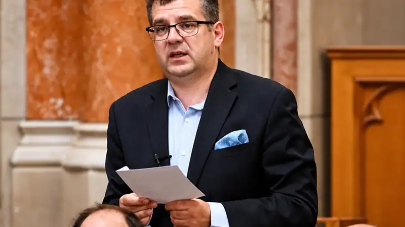 Imaláncot szerveznek a KDNP-s Seszták Miklósért, aki jelenleg letartóztatásban van