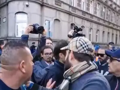 Újságírókat lökdöstek a Fideszes tüntetésen, azt hitték megúszhatják de lépett a rendőrség