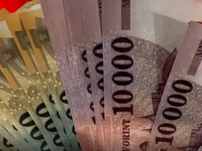 Kiderült, kik kaphatnak nyugdíjemelést: akár 360 ezer embernél jöhet változás