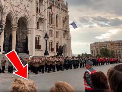 Elképesztő, mit videóztak le a turisták a Parlamentnél – a felvétel láttán sokan nem akarnak hinni a szemüknek