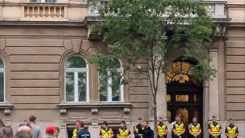 Újabb tüntetés lesz a Parlamentnél, nem hiszed el mi ellen tüntetnek!