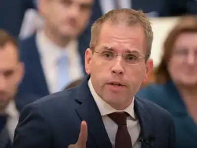 Ruff Bálint bekeményít: Sorra menti fel a régi hatalom embereit