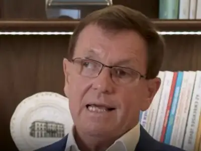 Dőlnek a dominók: házkutatást tartottak, iratokat foglaltak le a nyomozók a Matolcsy ügyben