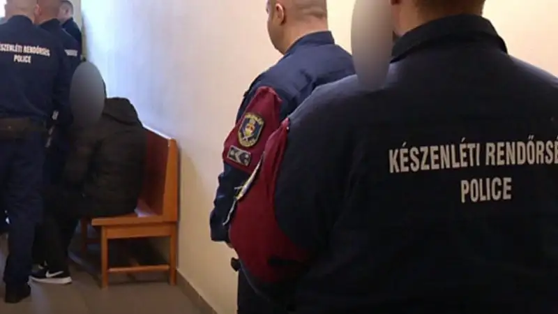 Dőlnek a dominók: önkormányzatoknál tartottak házkutatásokat a rendőrök, több embert őrizetbe vettek