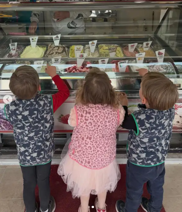 Rúzsa Magdi friss fotót mutatott a gyerekeiről: hatalmasat nőttek a négyéves hármasikrek