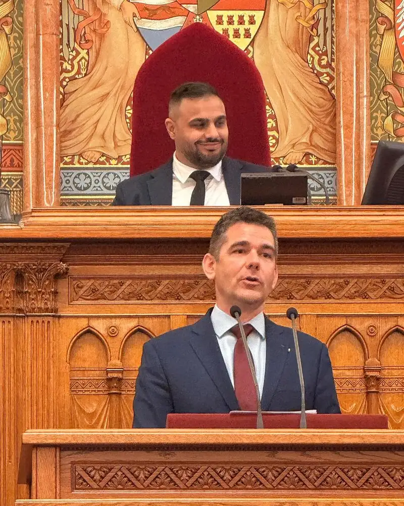 Novák Előd felszólalását a roma alelnök vezette le az Országgyűlésben