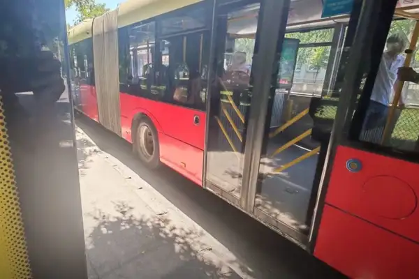 Rázárta a buszsofőr a 77 éves idős hölgyre az ajtót, majd továbbindult