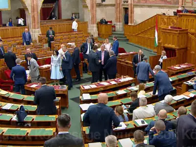 Botrány a Parlamentben, a váratlan jelenet miatt azonnal le kellett állítani a megaszólalást