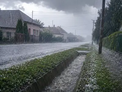 Már a riasztást is kiadták: viharos széllel és jégesővel csapnek le a zivatarok. Ezeket a vármegyéket érinti