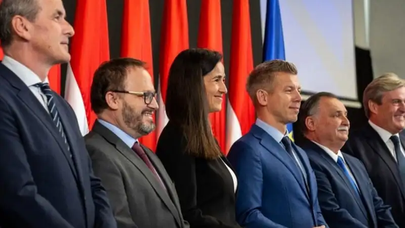 A Tisza képviselői felvették mandátumaikat, és máris dőlni kezdtek a dominók