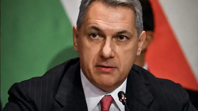 Egykor Orbán utódjaként emlegették, most minimálbérre vágták Lázár János parlamenti fizetését