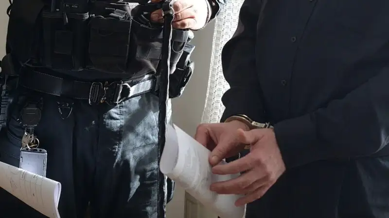Mindent borítanak: Egymásra vallanak a korrupt politikusok, mindenki vádalkut akar