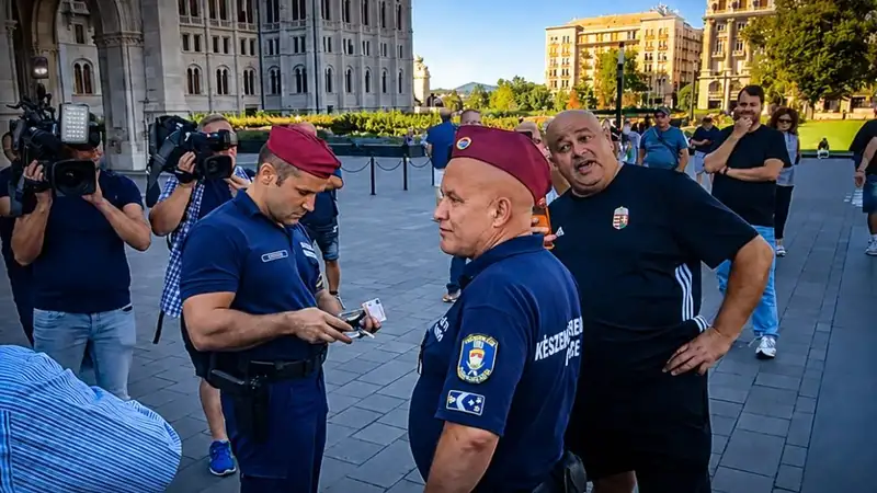 Hatalmas balhé lett a Magyar Péter döntése elleni tüntetésen