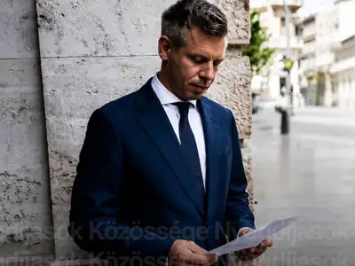 Váratlanul odaléptek Magyar Péterhez és megzavarták, nem hiszed el hogy reagált