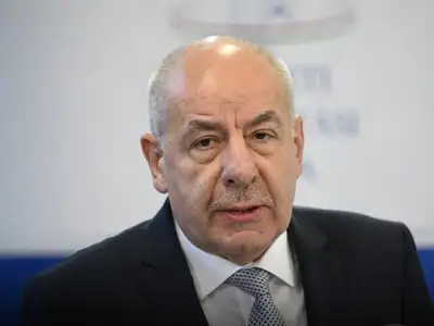 Döntött a kormány: Magyar Péter leváltja Sulyok Tamást
