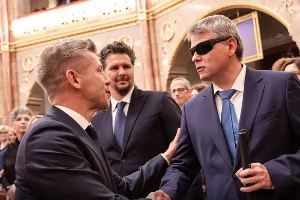 Kiderült, hogyan veszítette el a látását Kátai-Németh Vilmos – a vak fiúból lett Magyarország első látássérült minisztere