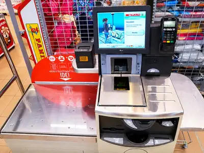 Vége az önkiszolgáló kasszáknak: Súlyos döntést hoztak, és ez még csak a kezdet