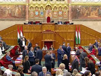 Dráma a parlamentben: Felfüggesztettek egy Tiszást