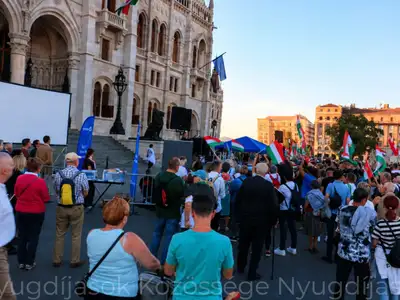 Váratlan esemény történt a mai Magyar Péter elleni tüntetésen, elszabadult