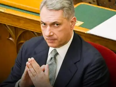 Dőlnek a dominók: Hatósági eljárás indult Lázár János batidai birtokának építménye miatt