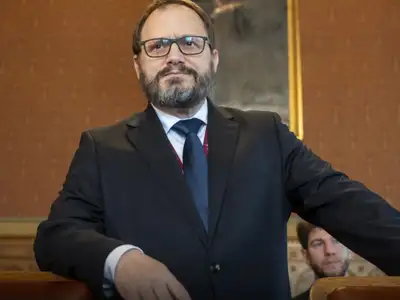 Hullanak a NER-es fejek: Kármán András pénzügyminiszter olyat tett amire még nem volt példa.
