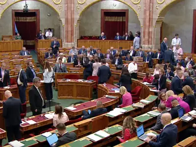 Botrány a Parlamentben: Pócs János olyat tett, hogy soha nem látott szigort vezethetnek be!