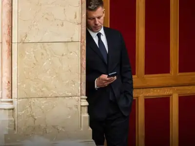 Miért félnek ennyire Magyar Pétertől a Parlamentben? Az ellenzék szinte menekül előle…