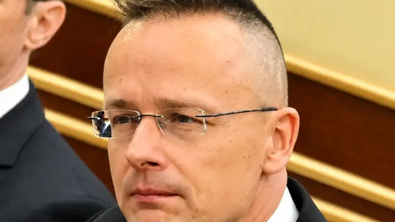 Szijjártó körül forr a levegő: Holnapra beidézték, borulhat minden