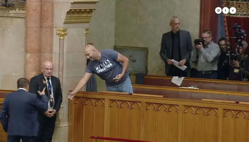 Botrány a Parlamentben: Az őrségnek kellett intézkednie