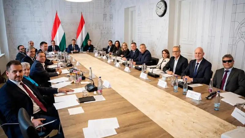 Magyar Péter hatalmas szigorítást jelentett be a kormányülés közben