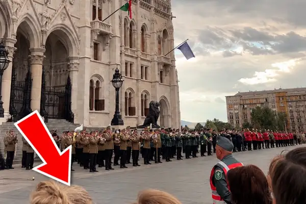 Elképesztő, mit videóztak le a turisták a Parlamentnél – a felvétel láttán sokan nem akarnak hinni a szemüknek