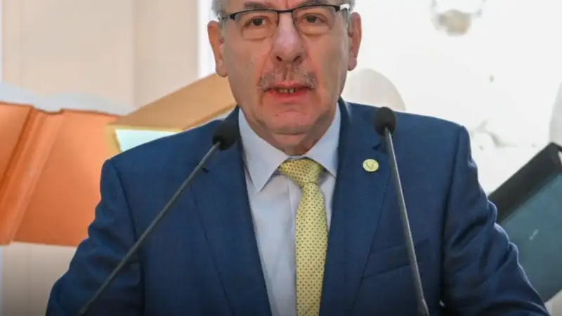 Sulyok Tamás szerint már csak ő védi az alkotmányosságot, de aztán durván kiosztották