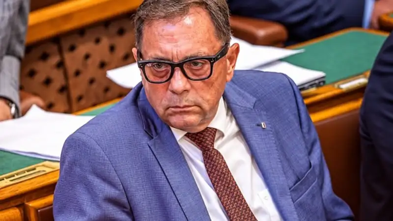 Ebben a pillanatban jött a mindent elsöprő bejelentés Pócs Jánosról: itt a vége