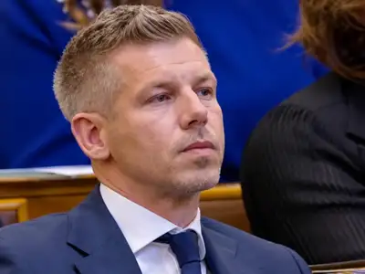 Egy ilyen képre fél éve elképzelhetetlen lett volna, Magyar Péter váratlanul meglépte