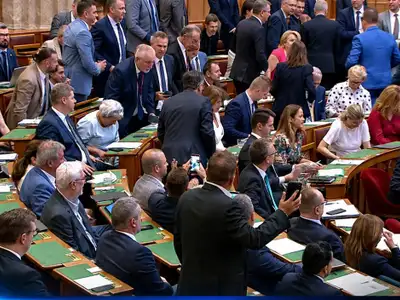 Újabb botrány a Parlamentben, egy képviselő olyat tett amire még nem volt példa