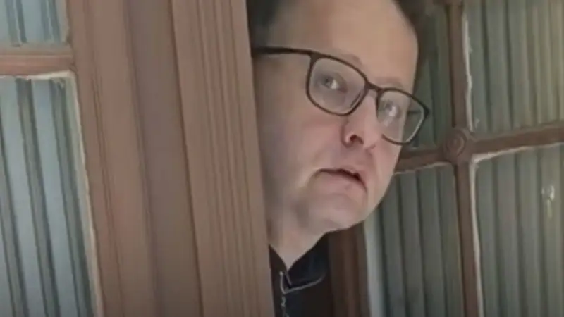 Egy Fidesz-munkatárs budai lakásában találták meg a körözött lengyel politikust