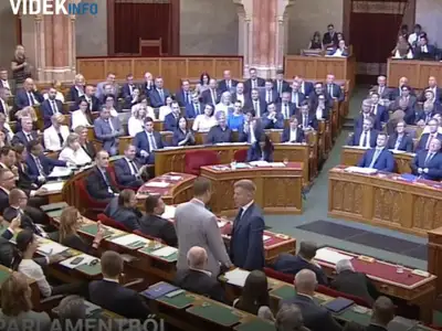 Rendkívüli ami történt: Magyar Péter és Gulyás úgy összeszólalkozott, hogy mindenki csak nézett