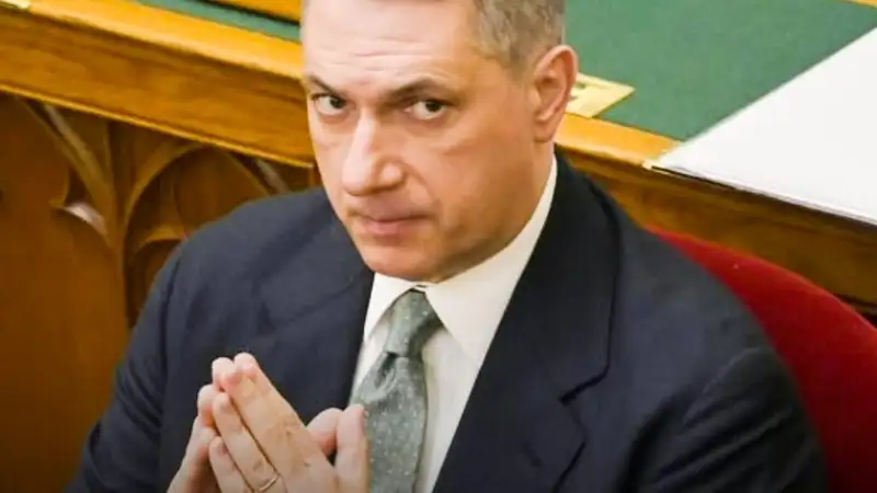 Dőlnek a dominók: Hatósági eljárás indult Lázár János batidai birtokának építménye miatt