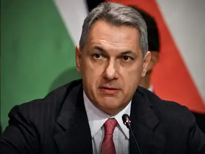Egykor Orbán utódjaként emlegették, most minimálbérre vágták Lázár János parlamenti fizetését
