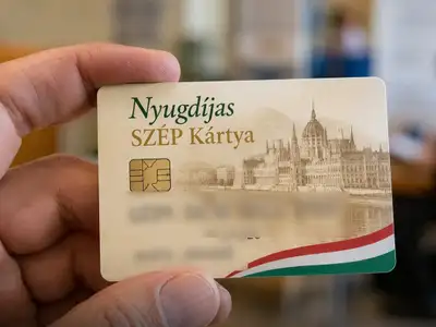 Ekkor érkezhet meg a nyugdíjasokhoz a 200 ezres Szép-kártya amit a Tisza-kormány bejelentett