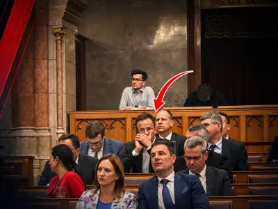 Szijjártó végre bement a parlamentbe, de úgy beégették, hogy az már kínos