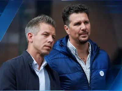 Tovább dőlnek a dominók: Az éjjel újabb magasrangú vezetőket rúgott ki a kormány