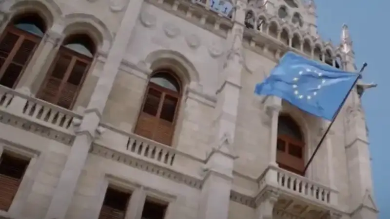 Forsthoffer Ágnes első döntése: Tizenkét év után visszakerült az EU-s zászló a Parlamentre